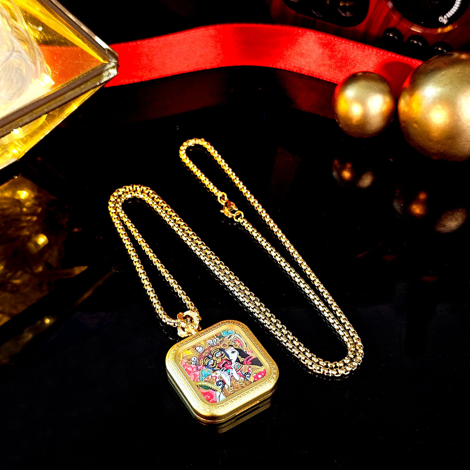 13 Feb - Zashi Lahmo Square Necklace Set