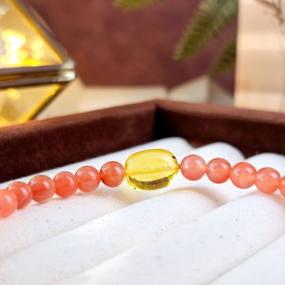 4 Mar - Nan Hong Agate with Amber Phone Hanger