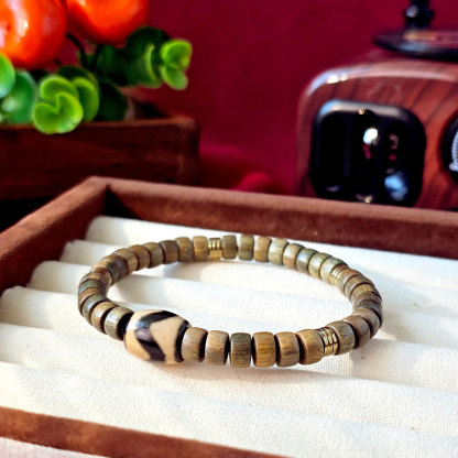 19 Mar - Wood with Tiger Tooth Dzi Bracelet