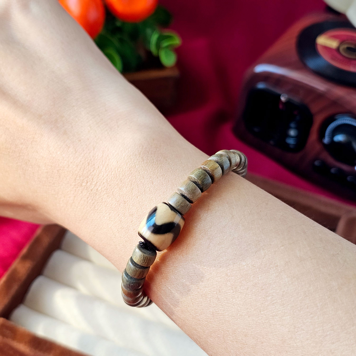 19 Mar - Wood with Tiger Tooth Dzi Bracelet