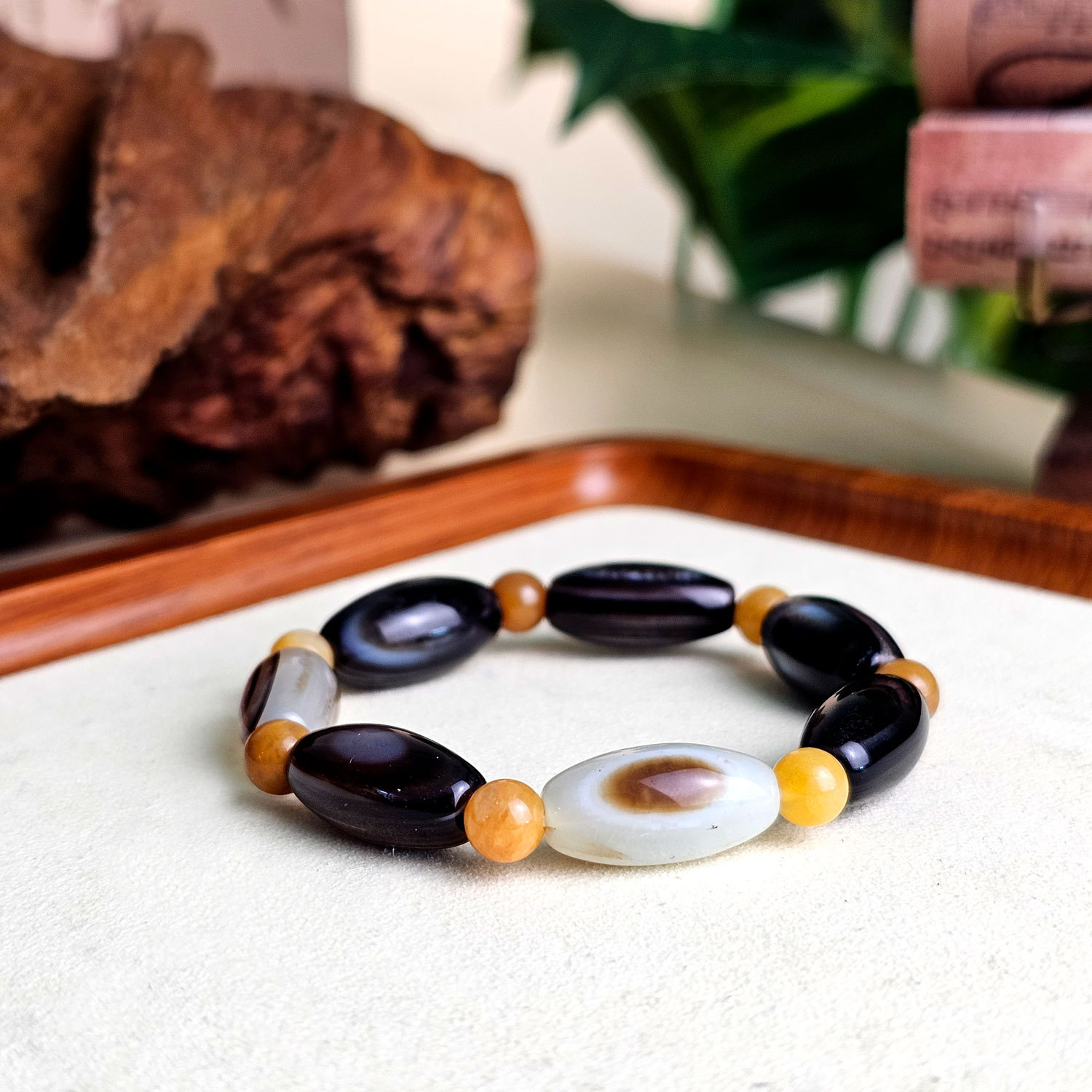 18 Mar - Agate Bracelet