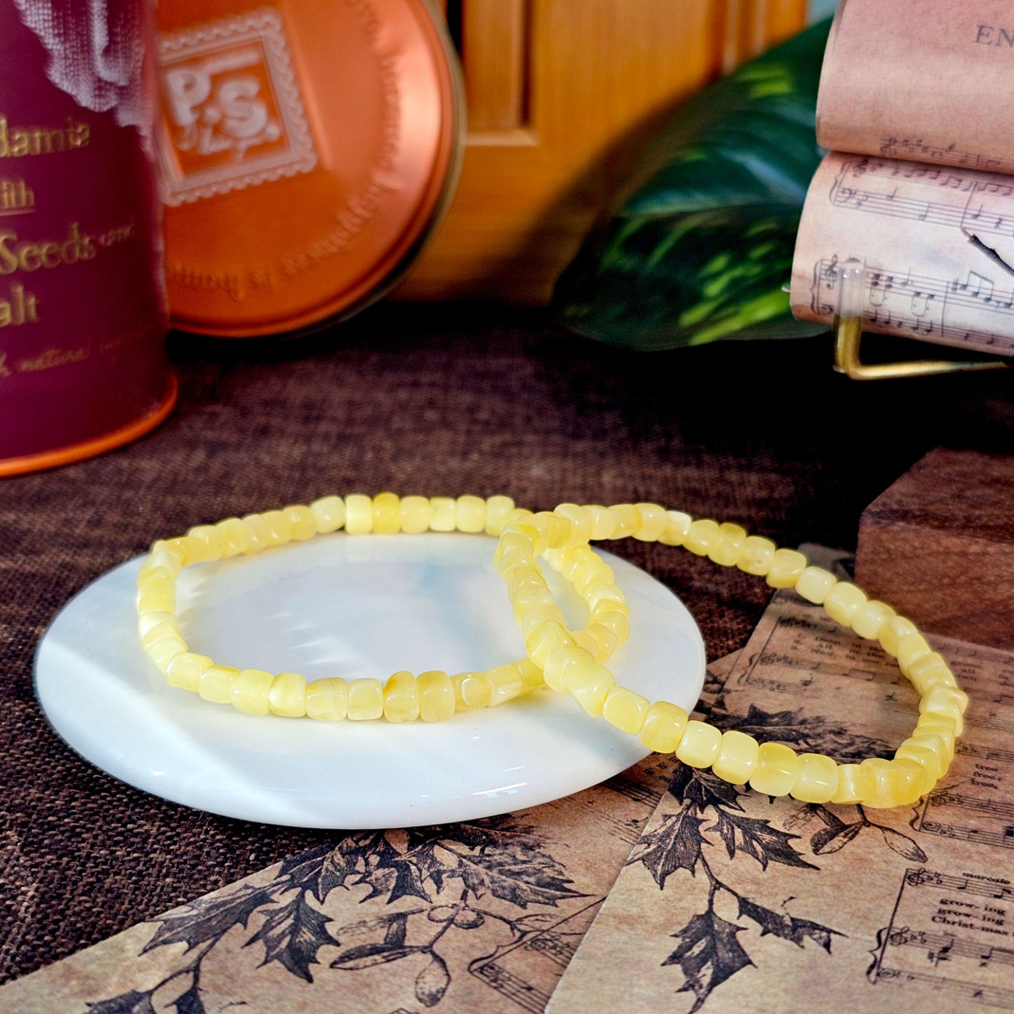 25 Mar - Russia White Flower Amber Cube Bracelet 