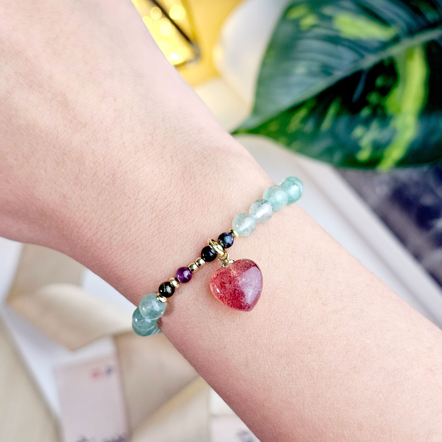 3 Apr - Green Strawberry Stone DIY Bracelet