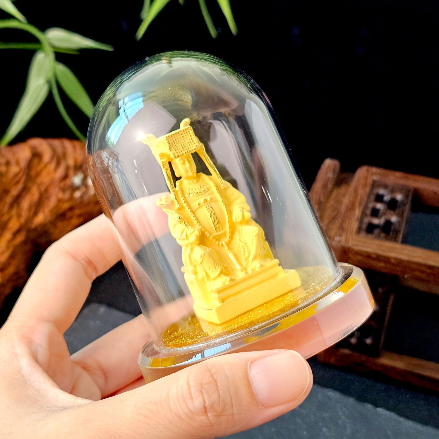 9 Apr - Gold Ornament