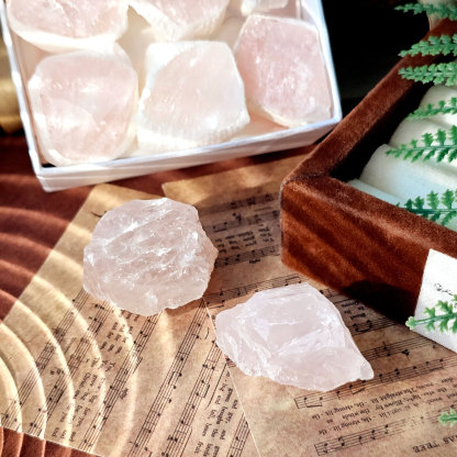 20 Apr - Rose Quartz Raw Stone Box