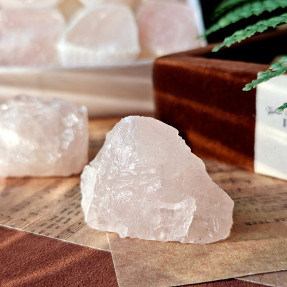 20 Apr - Rose Quartz Raw Stone Box