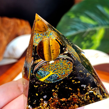 22 Apr - Pyramid Deco