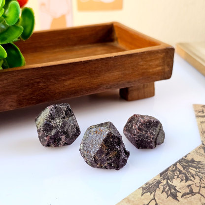 29 Apr - Red Garnet Raw Stone