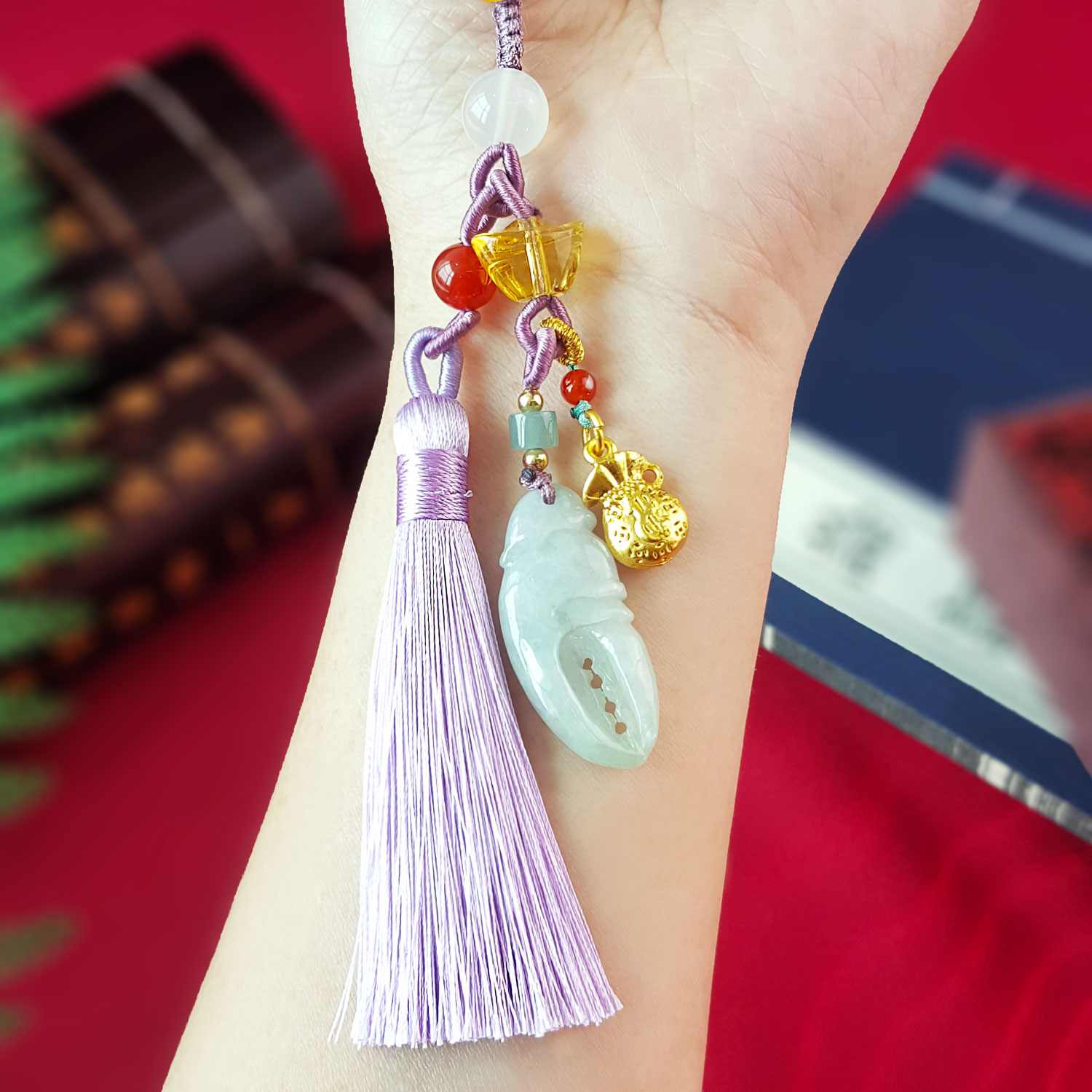 5 Aug - Jade Grab Claw Charm 
