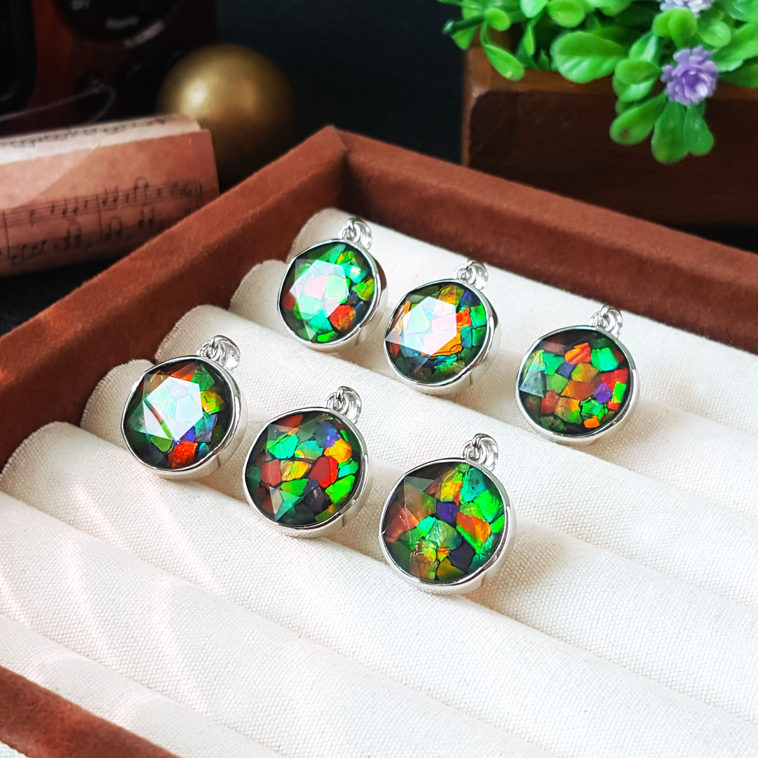17 Sep - Cadana Ammolite Stitching David Star Pendant