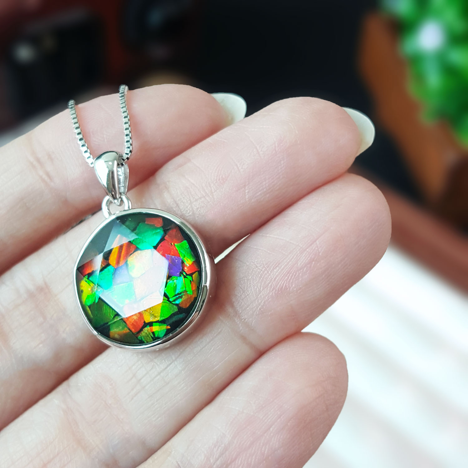 17 Sep - Cadana Ammolite Stitching David Star Pendant