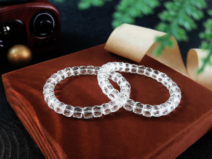22 Sep - Clear Quartz Stacked Bead Cutting Bracelet