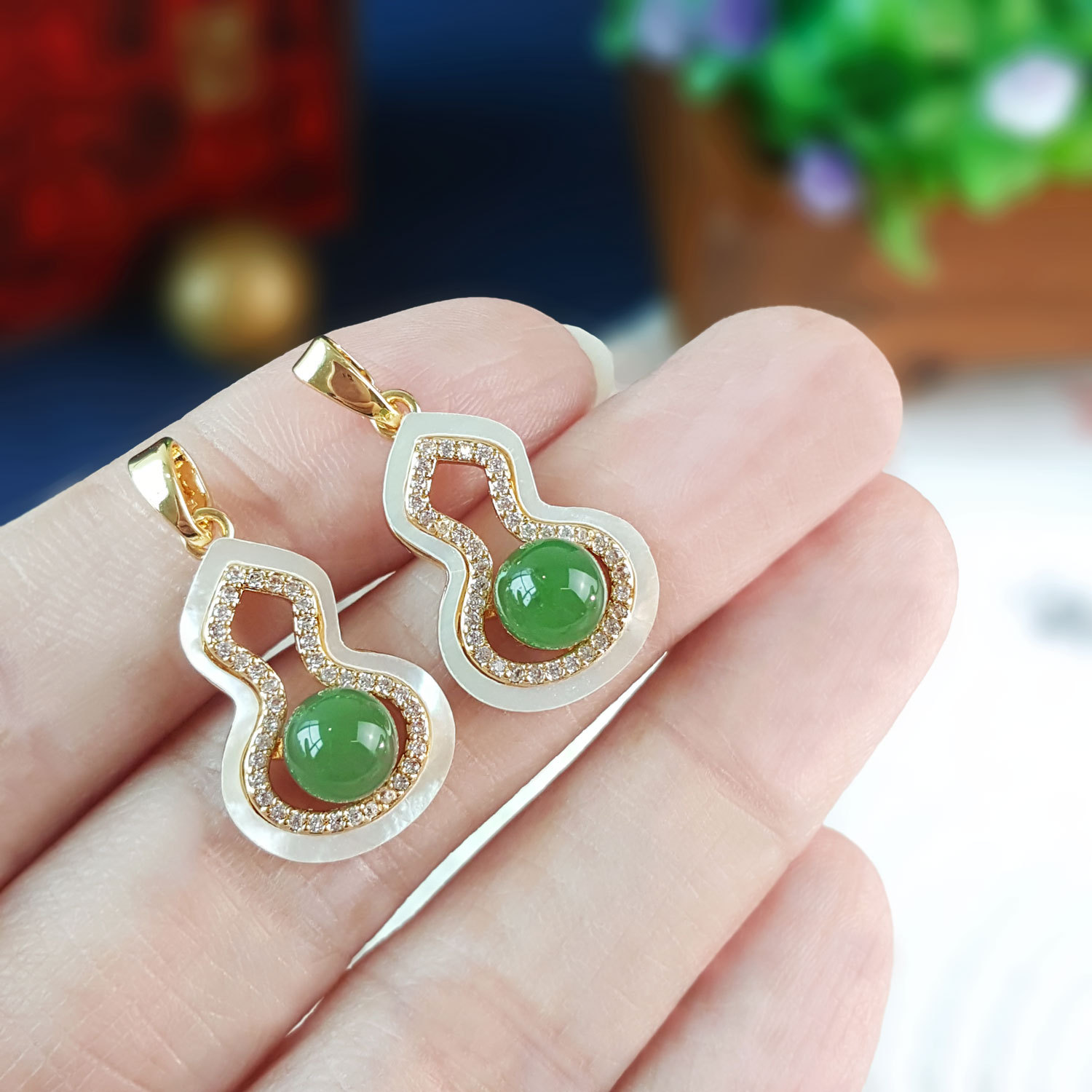 6 Oct - Jade With Shell Hulu Design Pendant