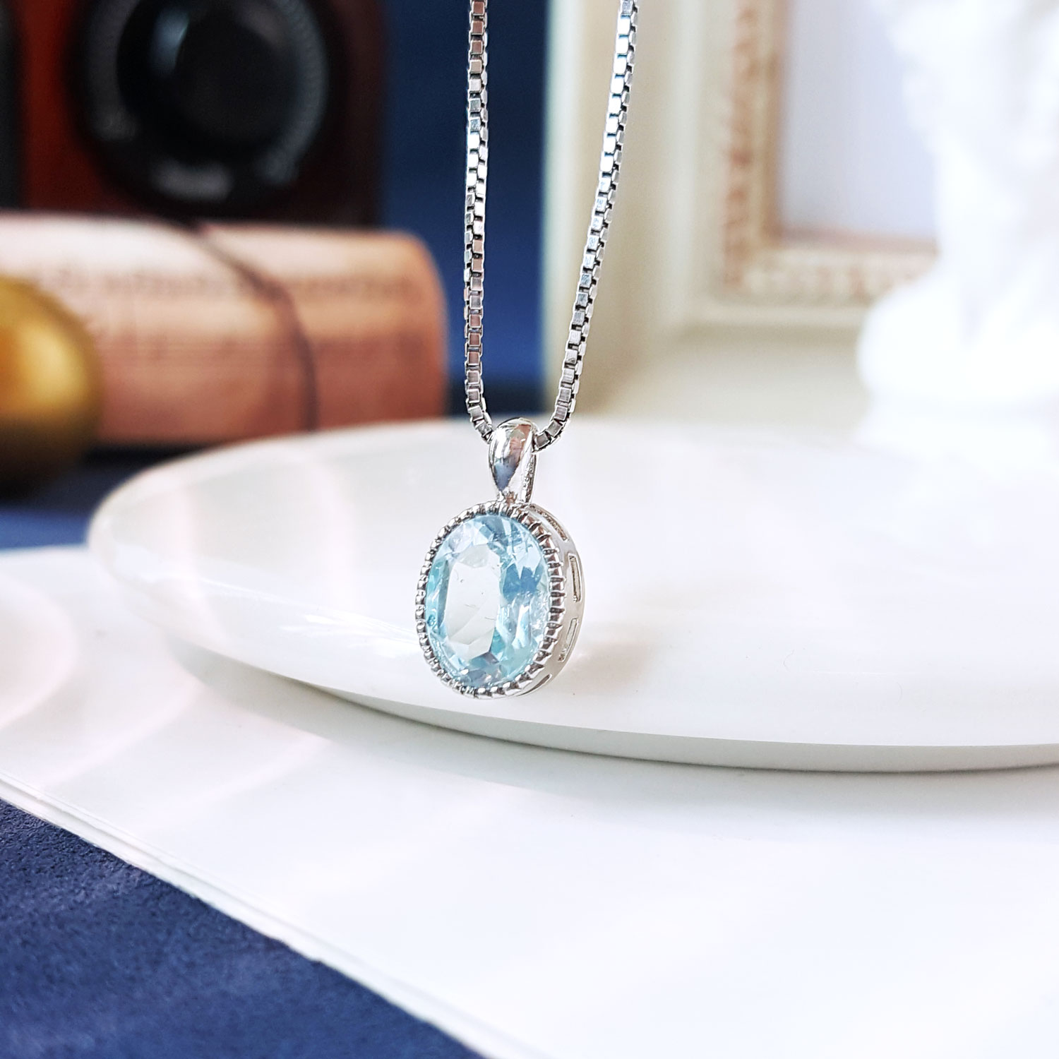 7 Oct - Oval Shape Pendant Crystal
