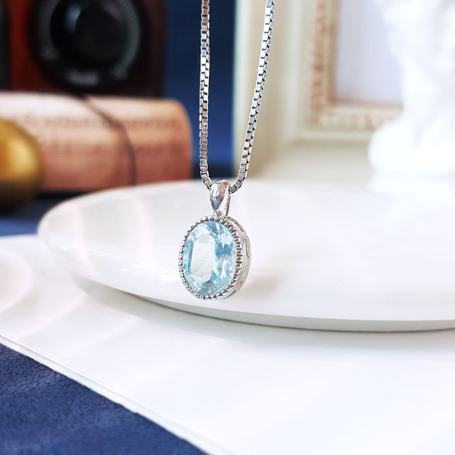 7 Oct - Oval Shape Pendant Crystal