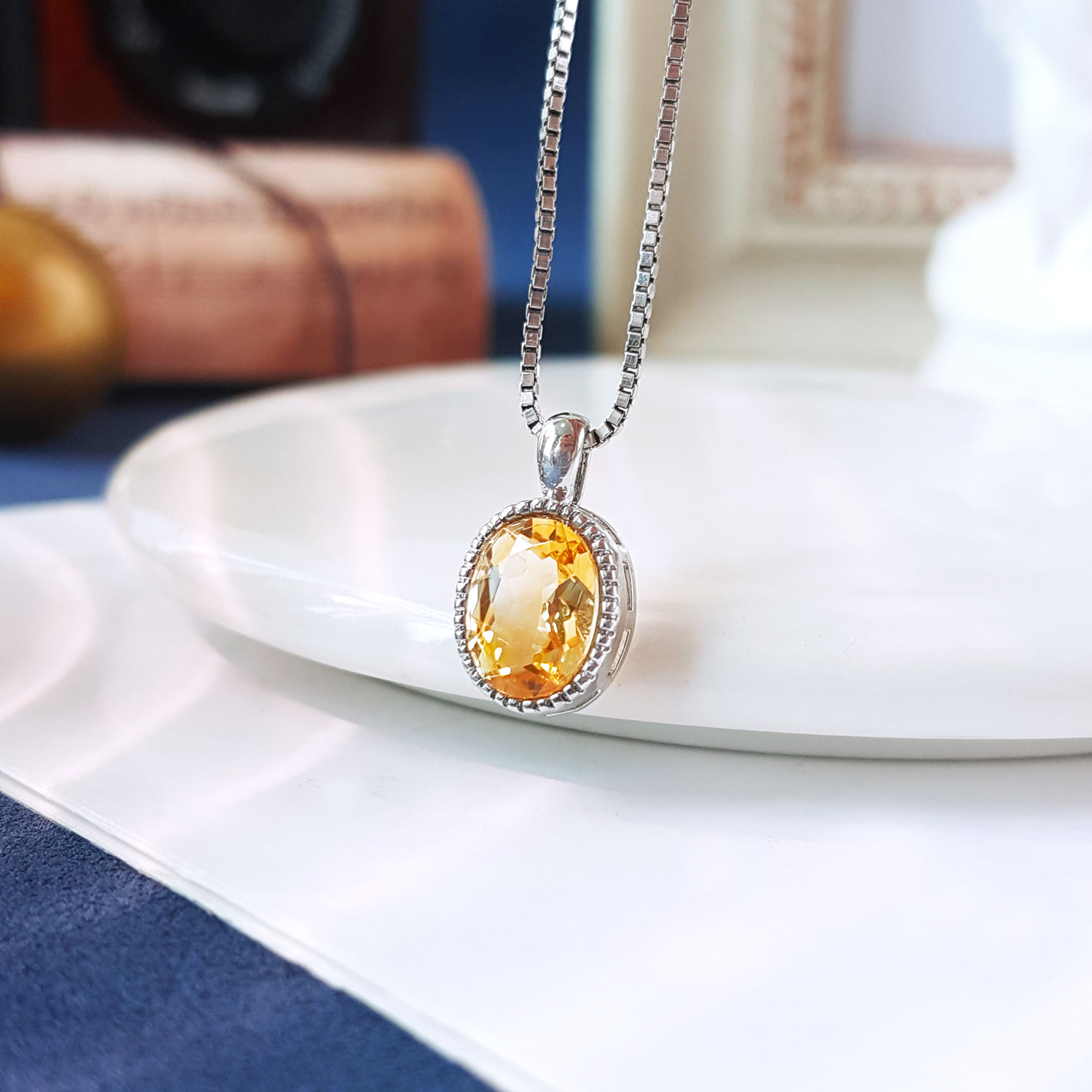 7 Oct - Oval Shape Pendant Crystal