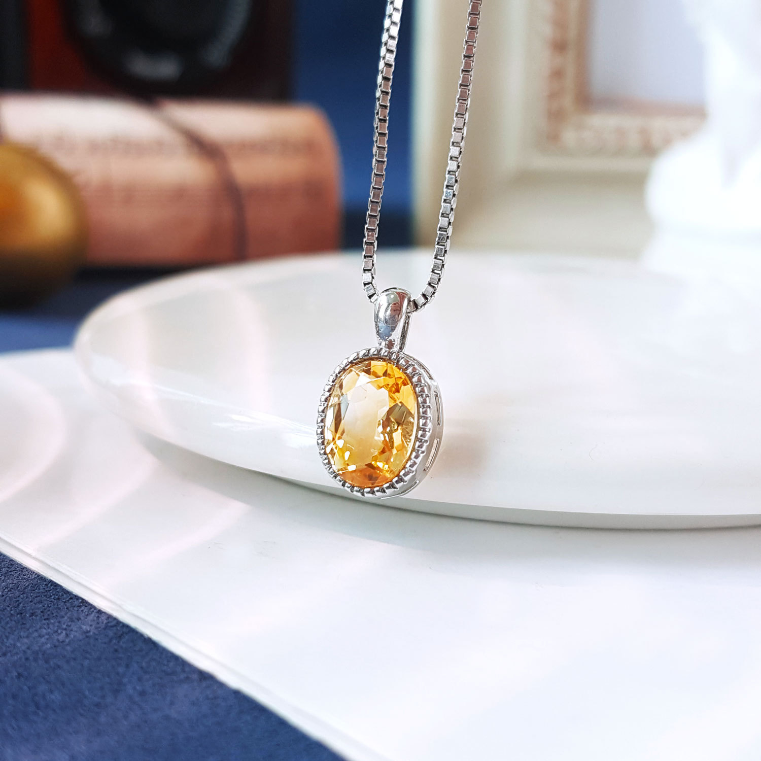 7 Oct - Oval Shape Pendant Crystal