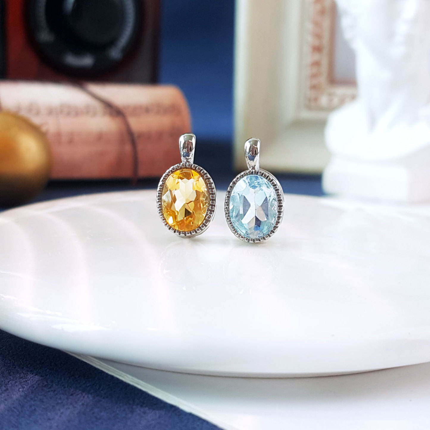 7 Oct - Oval Shape Pendant Crystal