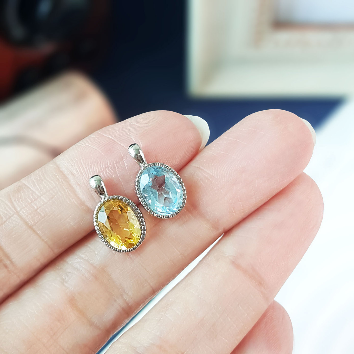 7 Oct - Oval Shape Pendant Crystal
