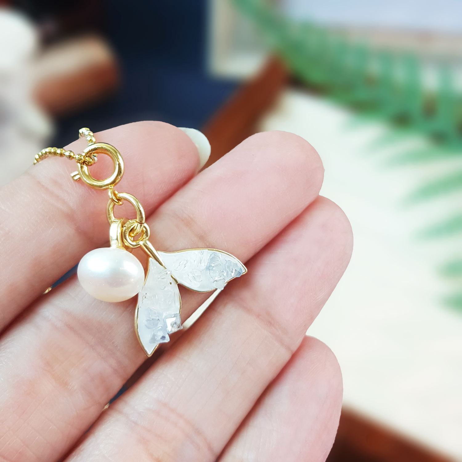 14 Oct - Crystal Pendant