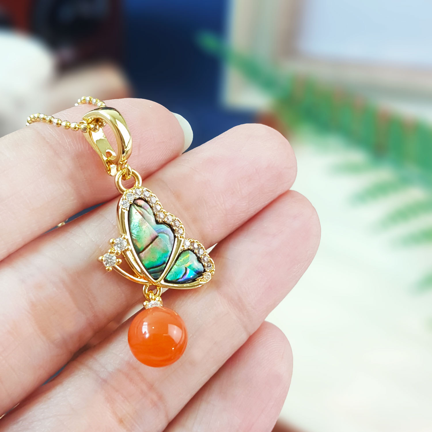 14 Oct - Crystal Pendant