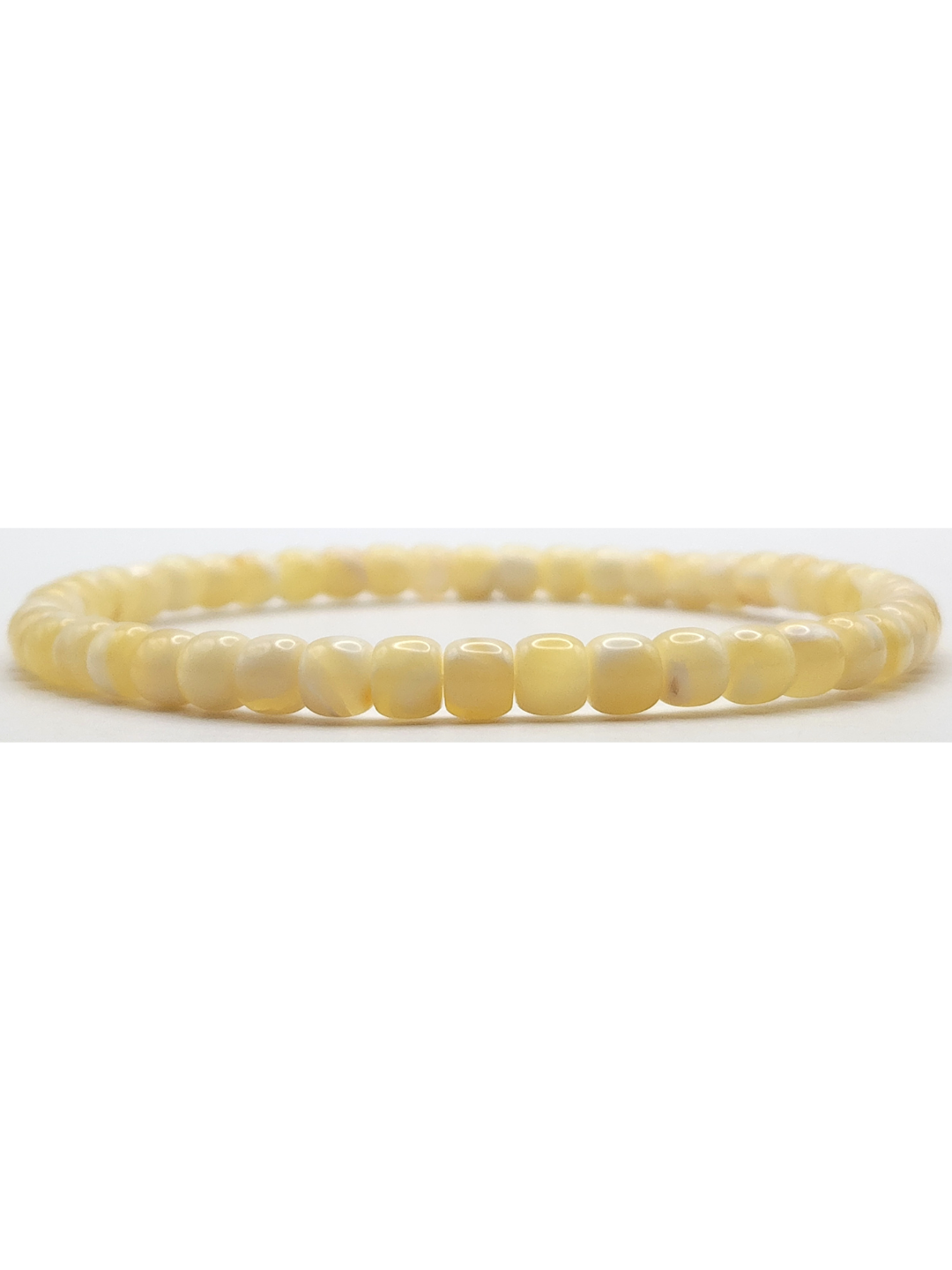 Rusia White Flower Beeswax Drum Bracelet