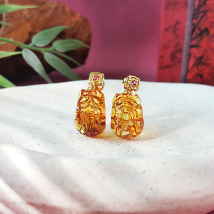 21 July - Piebald Amber Pixiu Pendant
