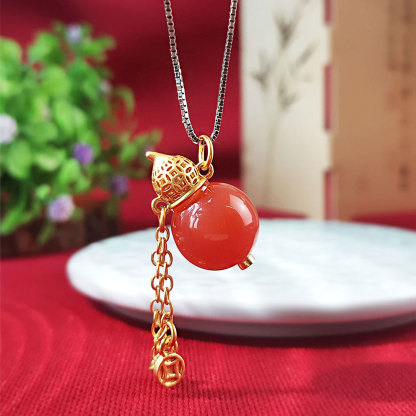 17 July - Agate Hulu Pendant