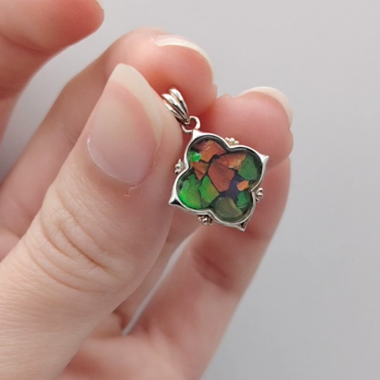 Canada Ammolite Clover Stitching Pendant