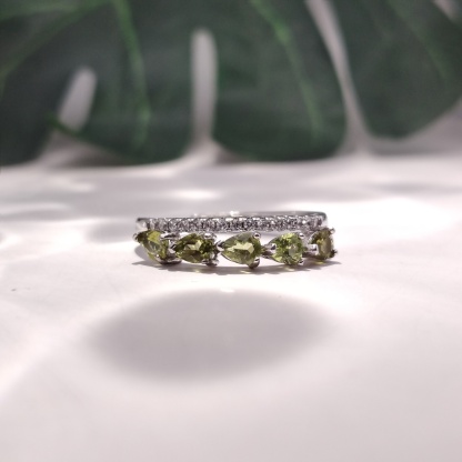 Elegent Peridot and Zircon Row Design Adjustable Ring （925）