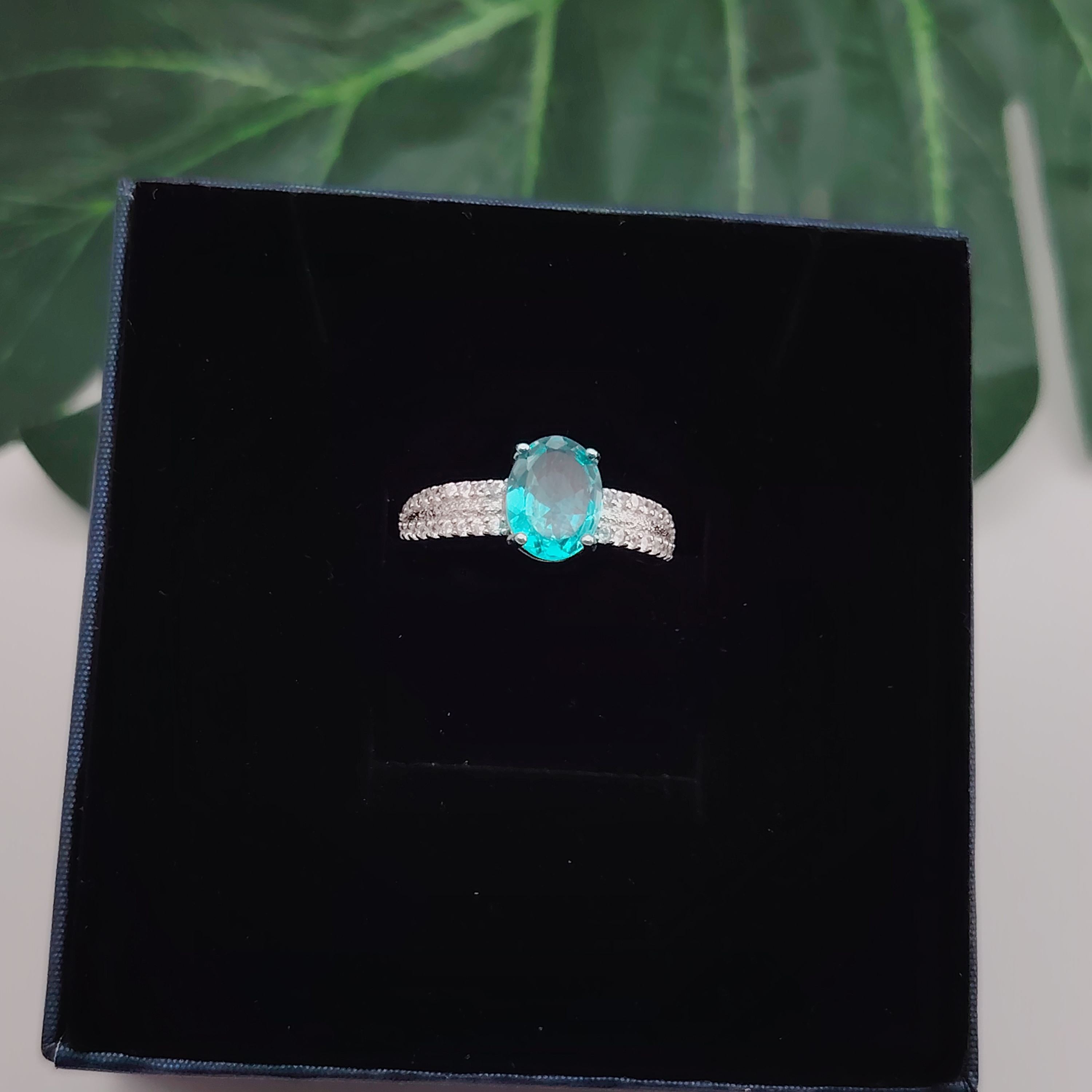Elegant Blue Apatite and Zircon Oval Design Adjustable Ring （925）