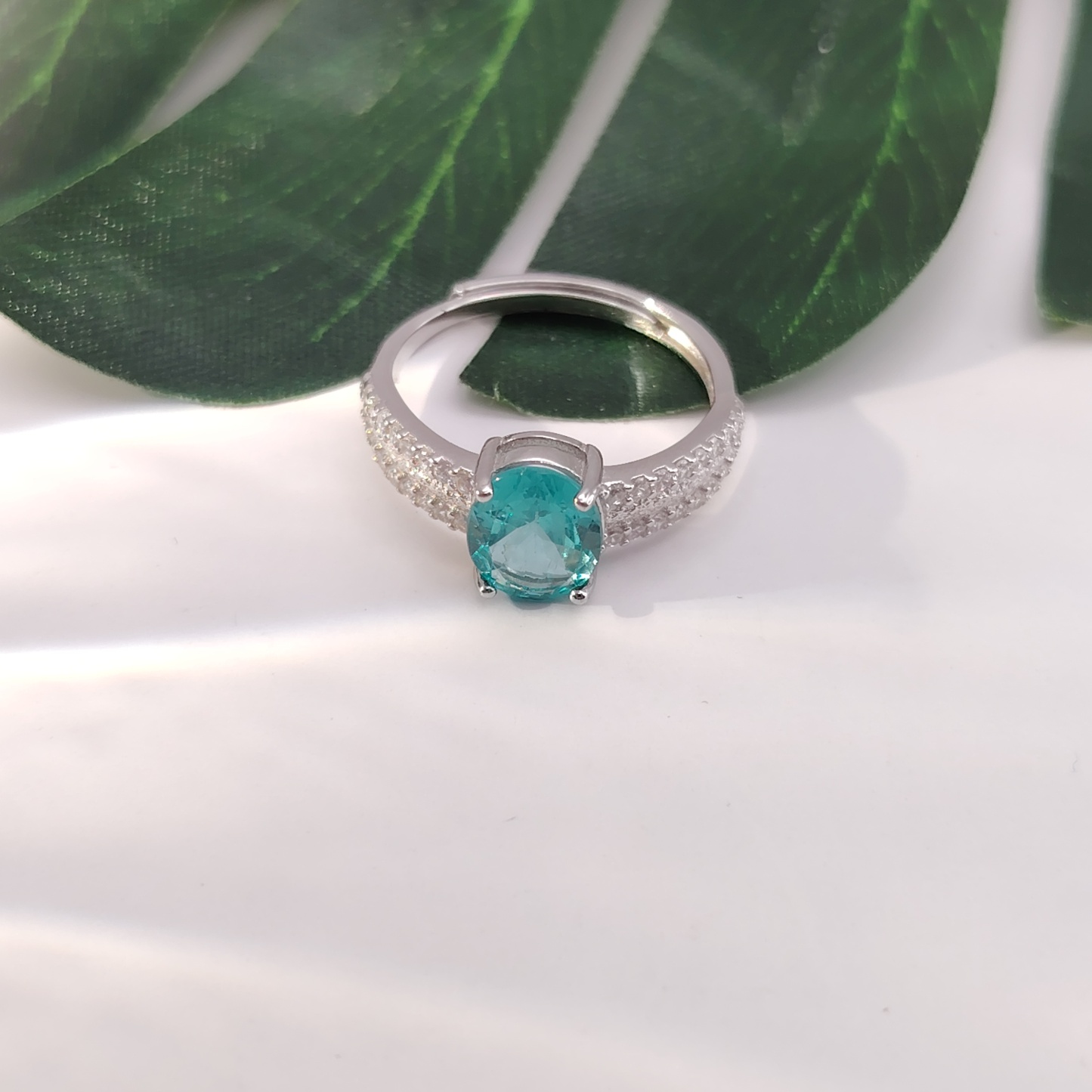 Elegant Blue Apatite and Zircon Oval Design Adjustable Ring （925）