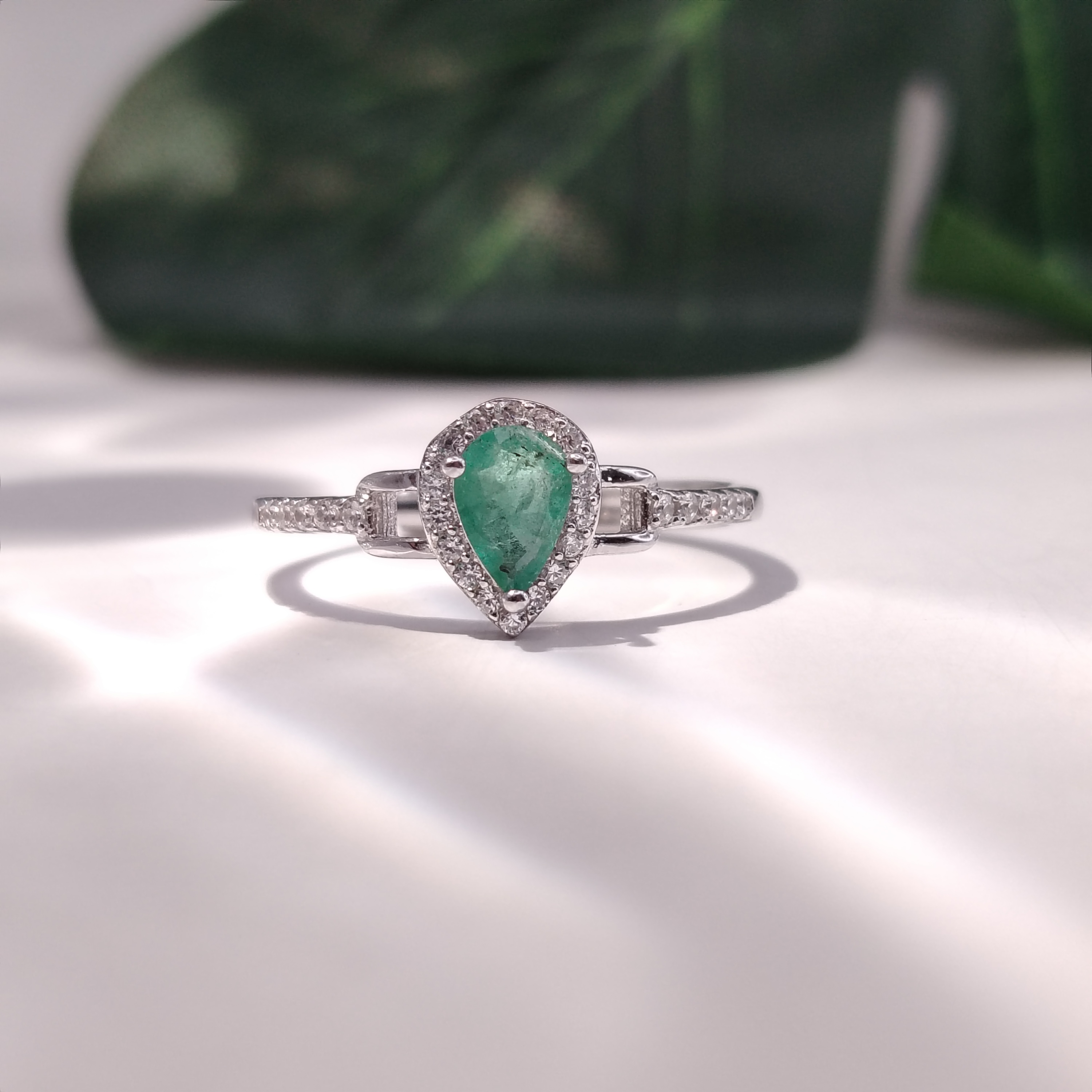 Elegent Emerald and Zircon Water Drop Design Adjustable Ring （925）