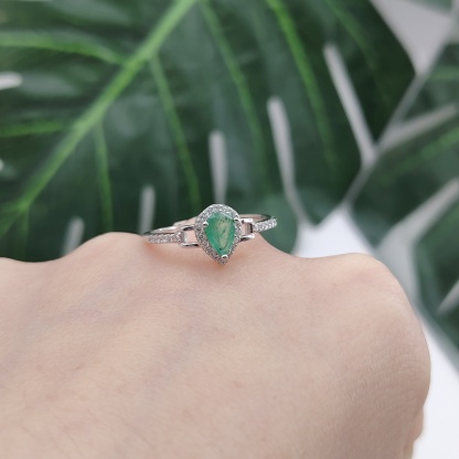 Elegent Emerald and Zircon Water Drop Design Adjustable Ring （925）