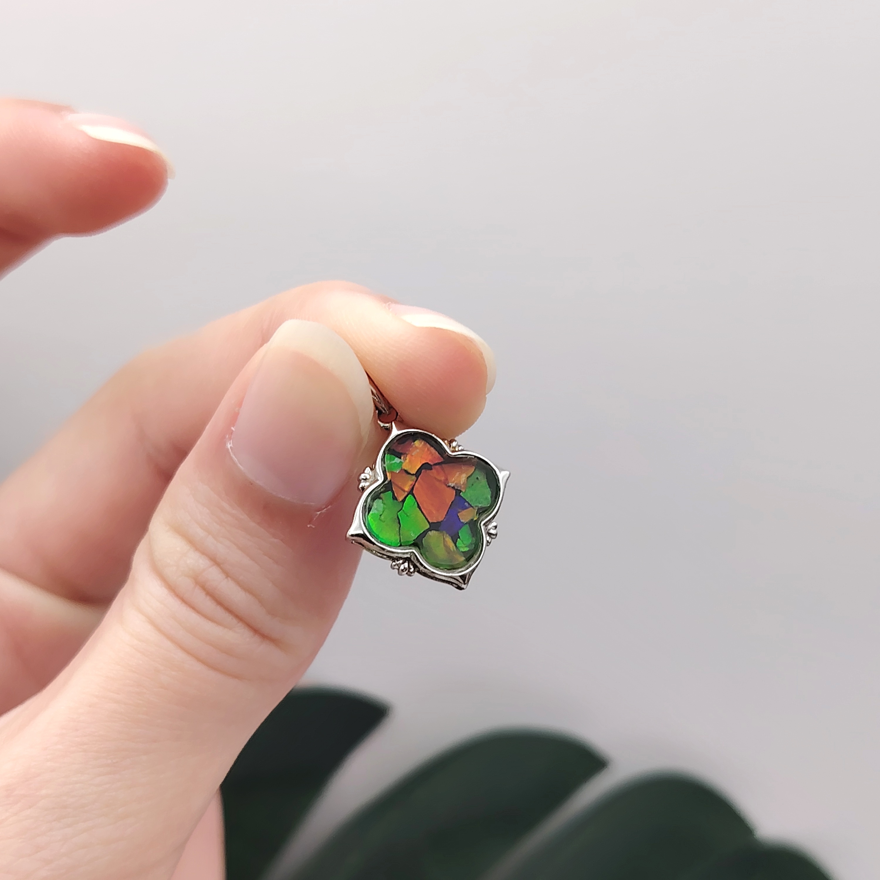 Canada Ammolite Clover Stitching Pendant