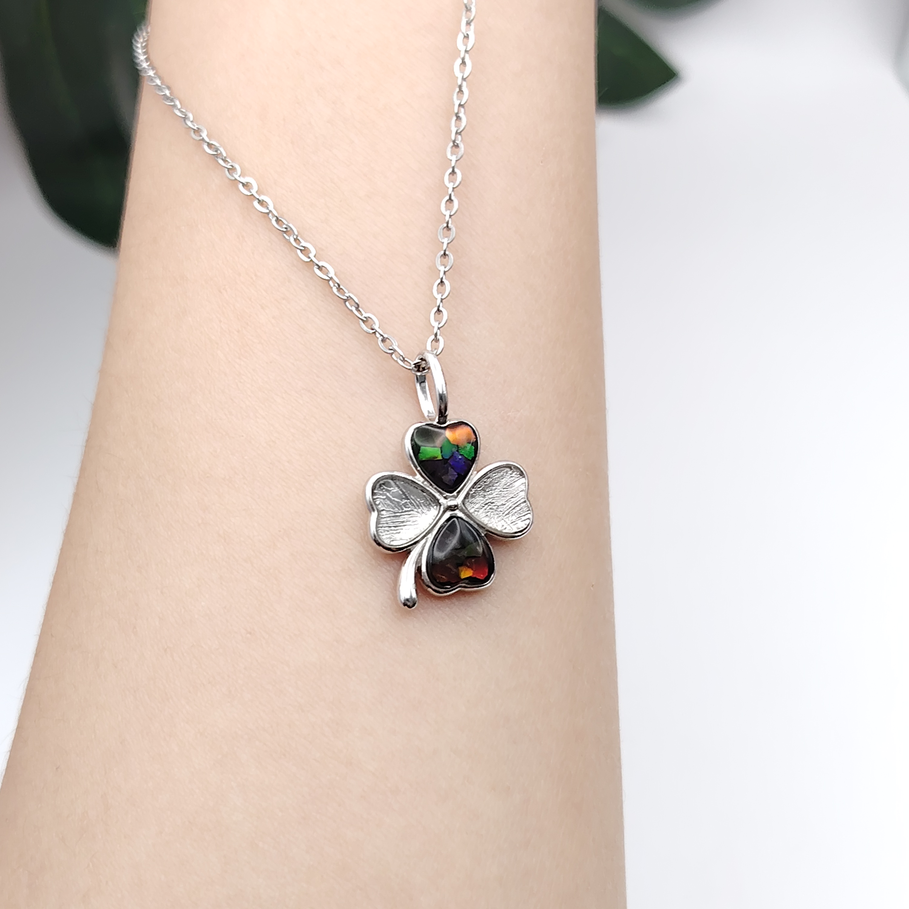 Meteorite and Canada Ammolite Clover Love Stitching Pendant - White Gold