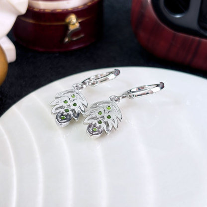21 Oct - Chrome Diopside Leaf Design Earring