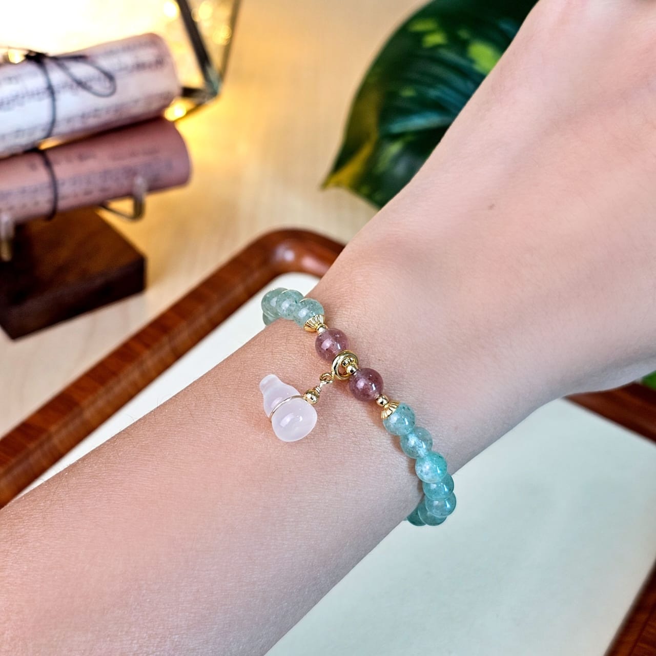 21 Jan - Green Strawberry Stone with Hulu Bracelet