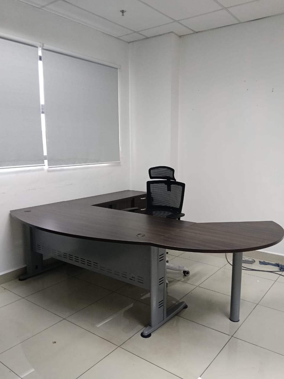 Executive Office Table Set with Combination of Cabinets (Q)