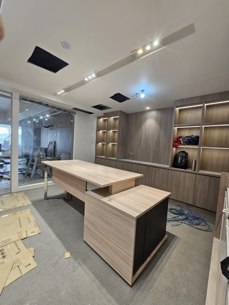 Yes2 Executive Desk