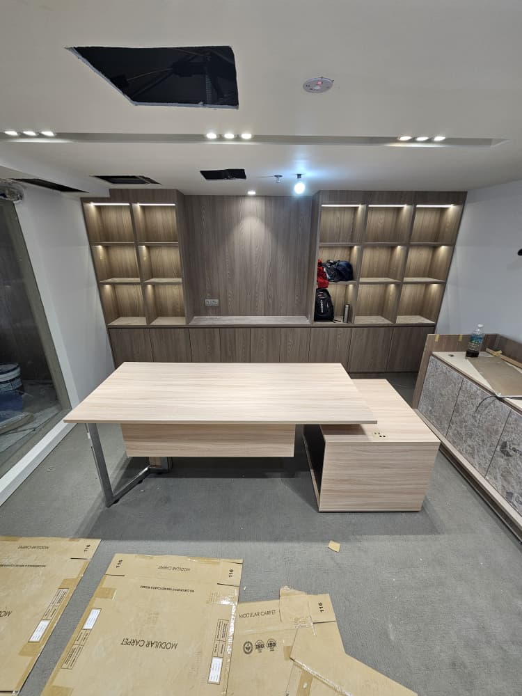 Yes2 Executive Desk