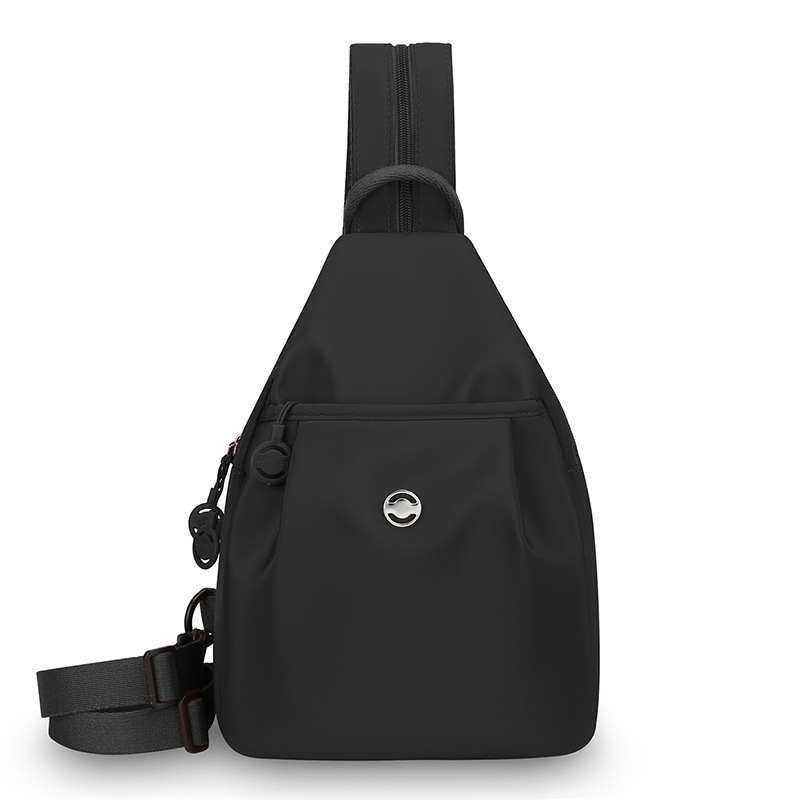 多功能大容量百搭包⚖️重量僅約 0.24kg，輕盈舒適不勒肩，適合長時間背負