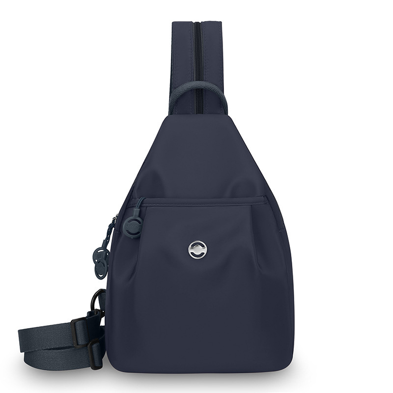 多功能大容量百搭包⚖️重量僅約 0.24kg，輕盈舒適不勒肩，適合長時間背負