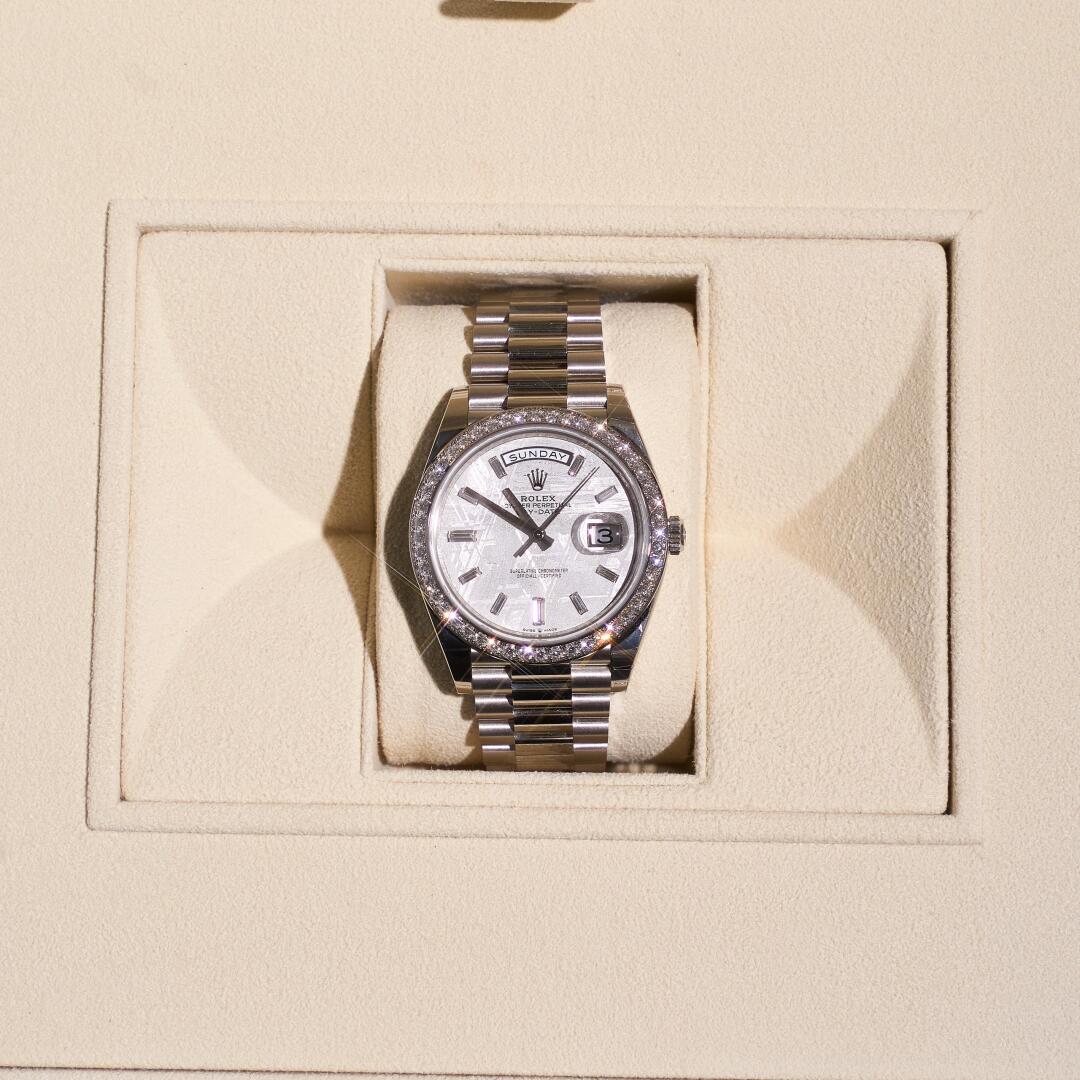 Day-Date 40(デイデイト) 40 | オイスター、40 mm、ホワイトゴールド、ダイヤモンド  リファレンス 228349RBR-0040