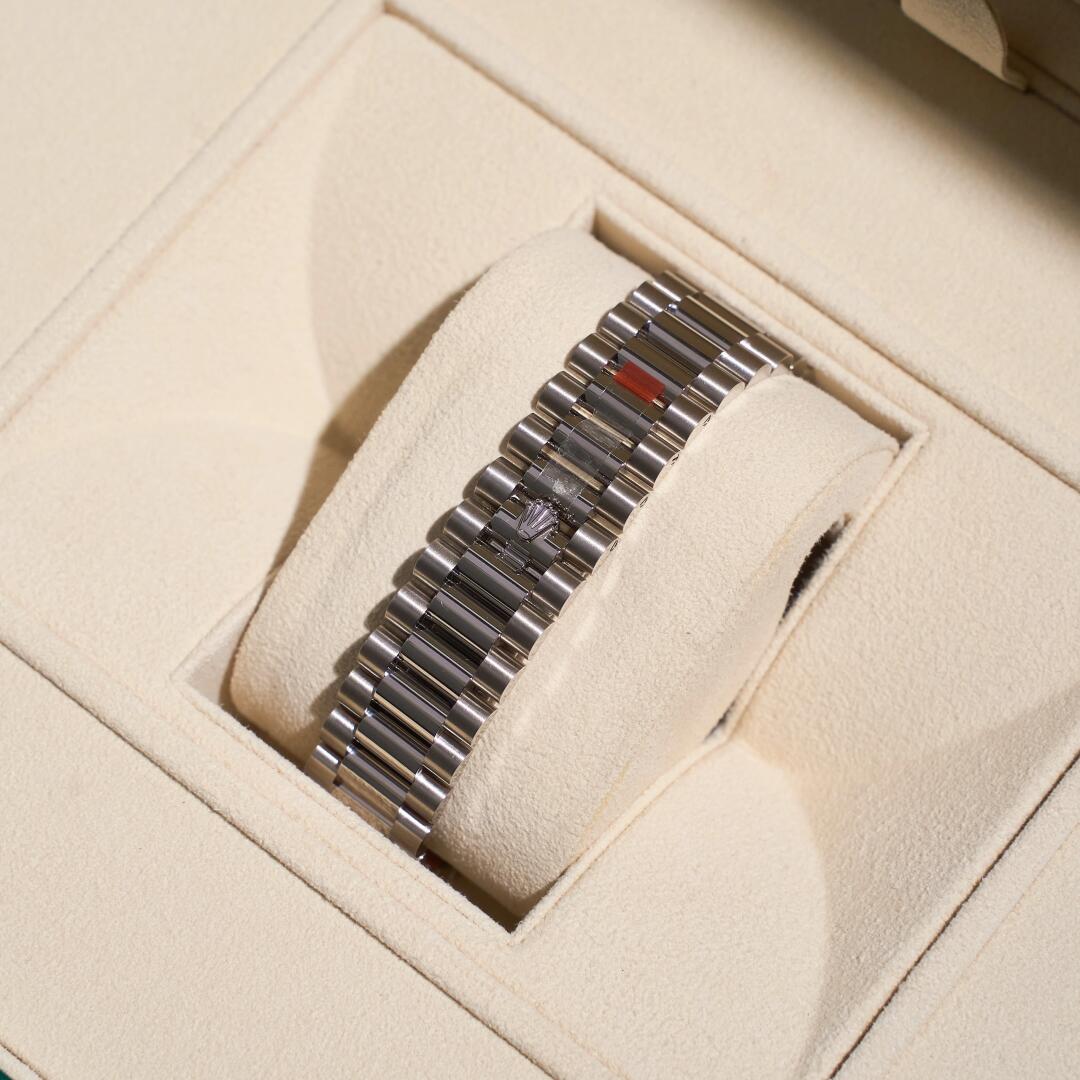 Day-Date 40(デイデイト) 40 | オイスター、40 mm、ホワイトゴールド、ダイヤモンド  リファレンス 228349RBR-0040