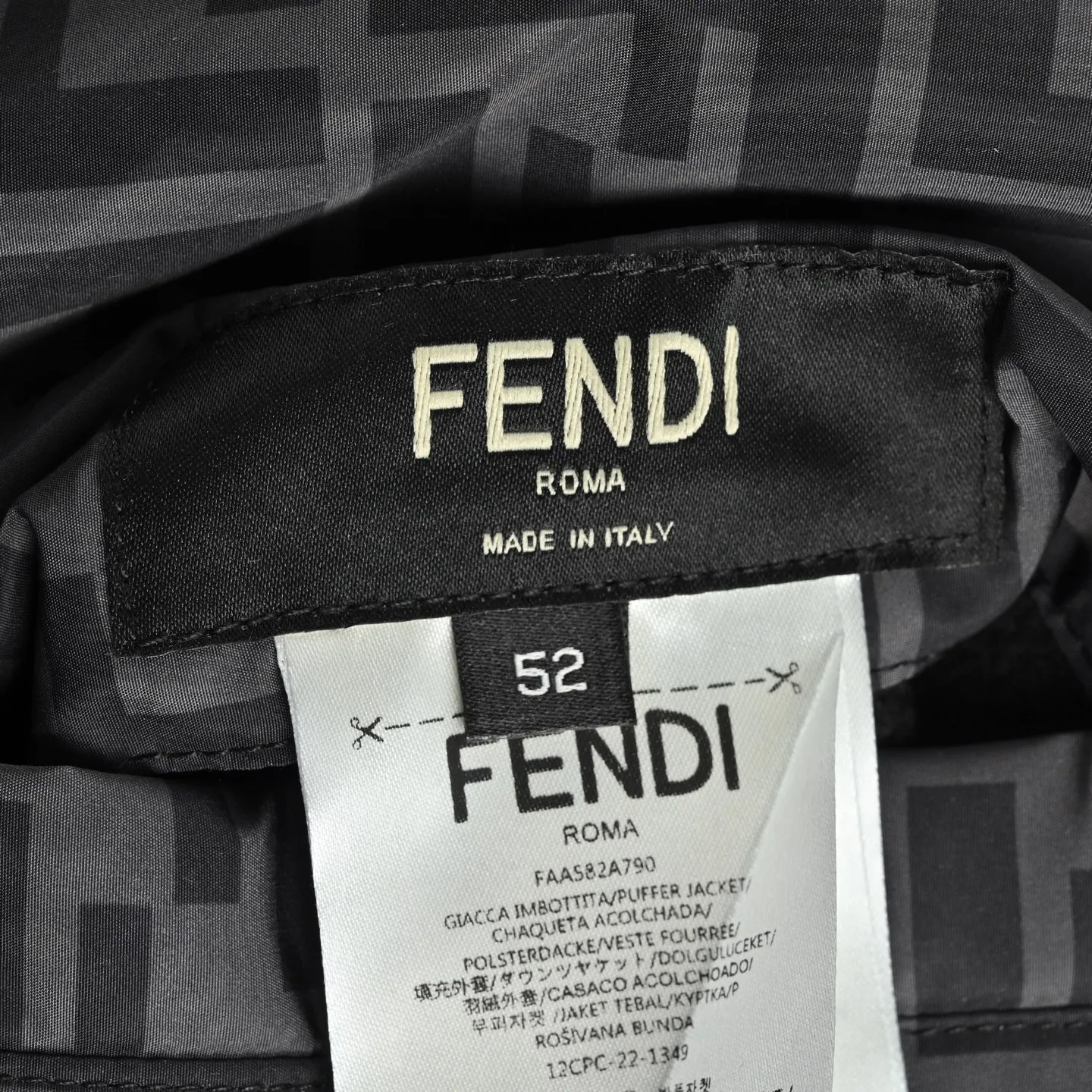 Fendi フェンディ FFレトロ柄両面着用フーデッドダウンジャケット