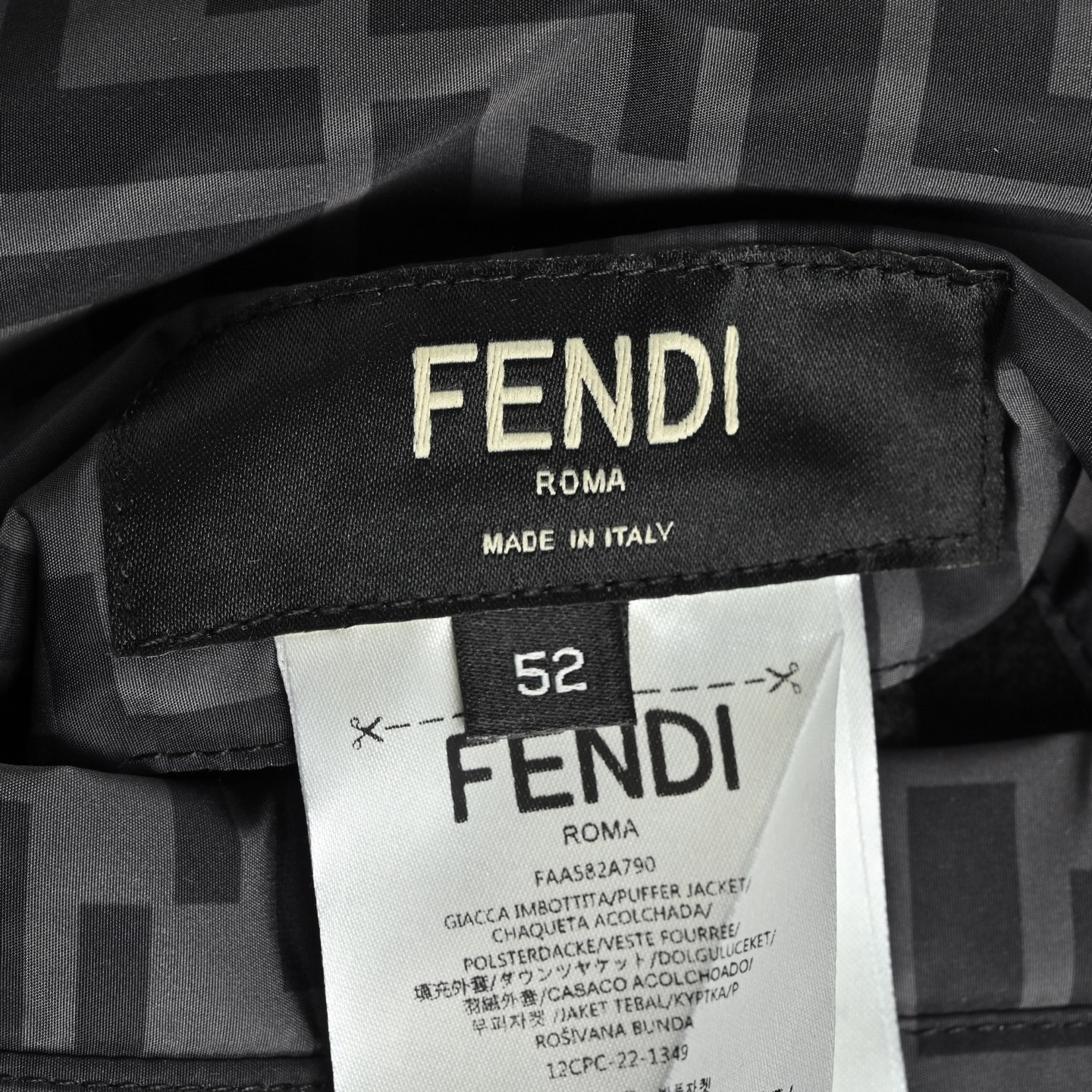 FENDI フェンディ FFクラシック柄両面着用フード付きダウンジャケット