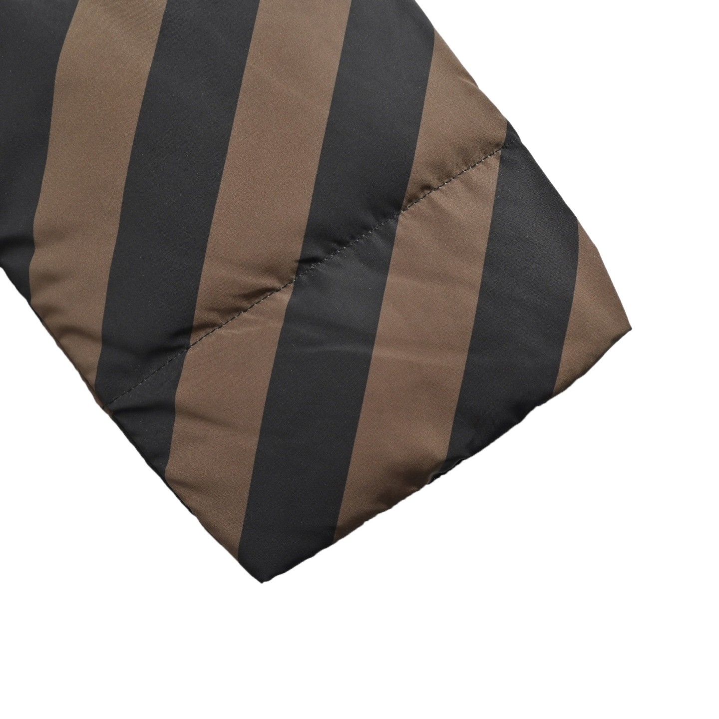 FENDI フェンディ FFクラシック柄両面着用フード付きダウンジャケット