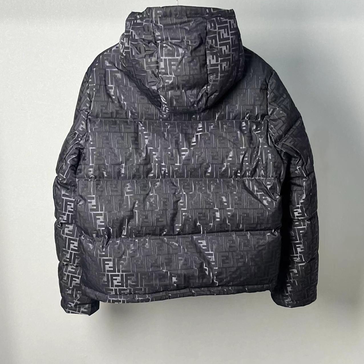 FENDI フェンディ 2024最新 男女兼用ダウンジャケット