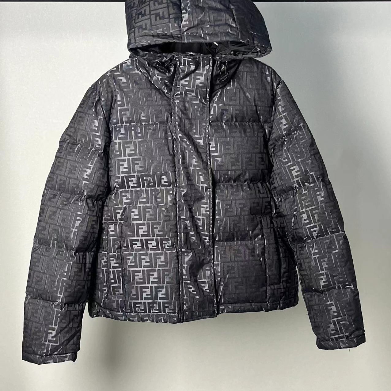 FENDI フェンディ 2024最新 男女兼用ダウンジャケット